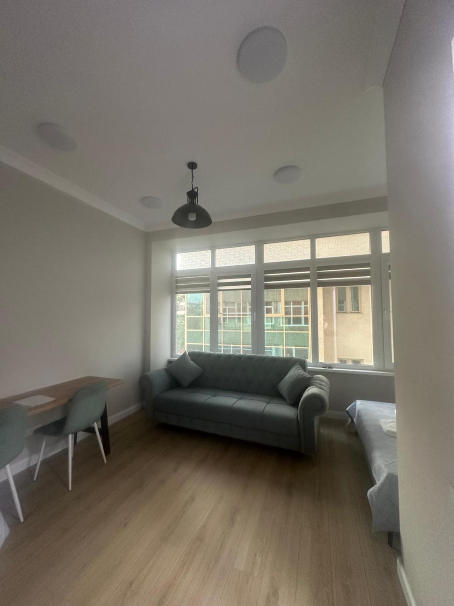 Comfortable Apartment In Central Of Almati Kültér fotó