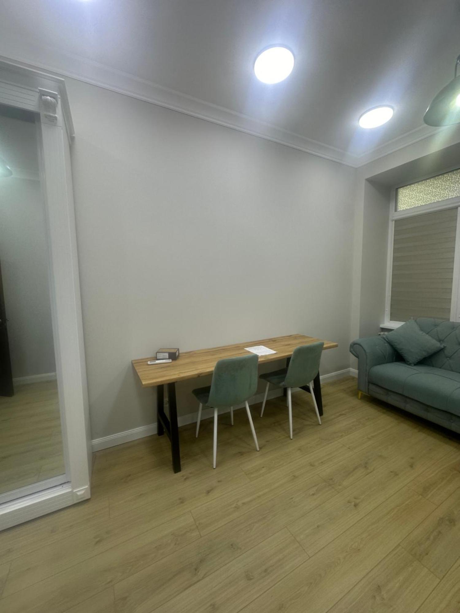 Comfortable Apartment In Central Of Almati Kültér fotó